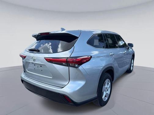 Celestial Silver Metallic 2020 Toyota Highlander LE