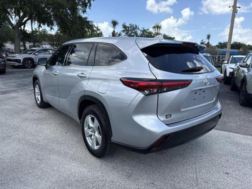 Celestial Silver Metallic 2020 Toyota Highlander LE