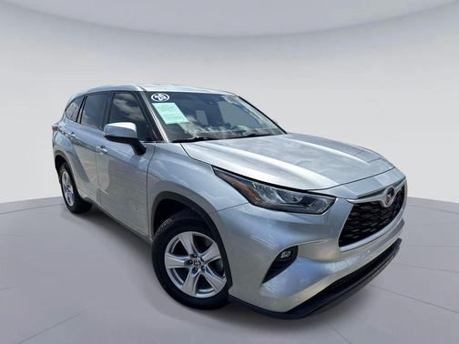 Celestial Silver Metallic 2020 Toyota Highlander LE