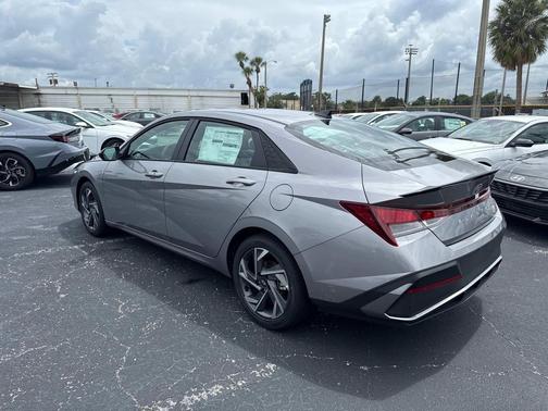 2025 Hyundai ELANTRA Sport