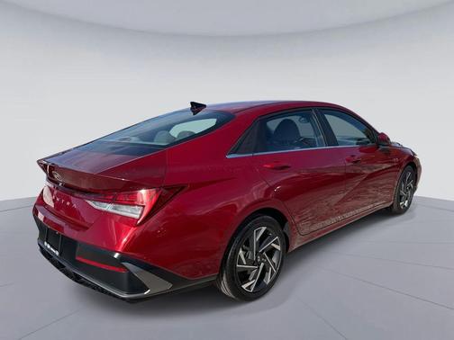 2025 Hyundai ELANTRA SEL