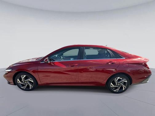 2025 Hyundai ELANTRA SEL