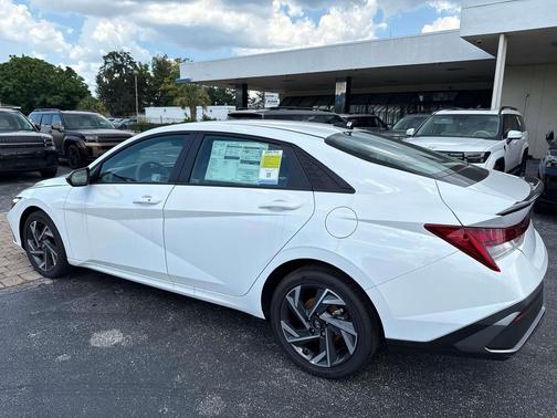 2025 Hyundai ELANTRA HEV SEL Sport