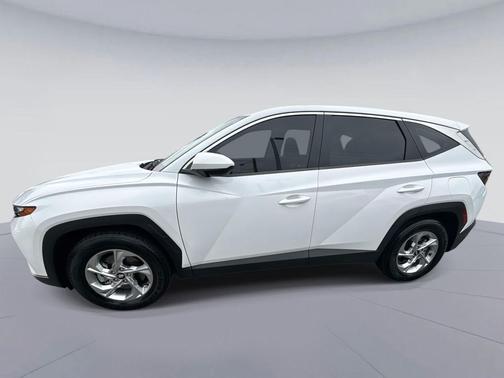 2022 Hyundai TUCSON SE