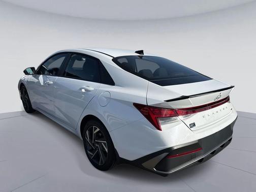 2025 Hyundai ELANTRA HEV SEL Sport