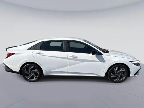 2025 Hyundai ELANTRA HEV SEL Sport