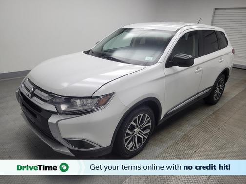 Diamond White Pearl 2016 Mitsubishi Outlander SE