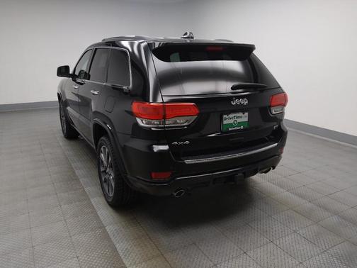 Diamond Black Crystal Pearlcoat 2017 Jeep Grand Cherokee Overland