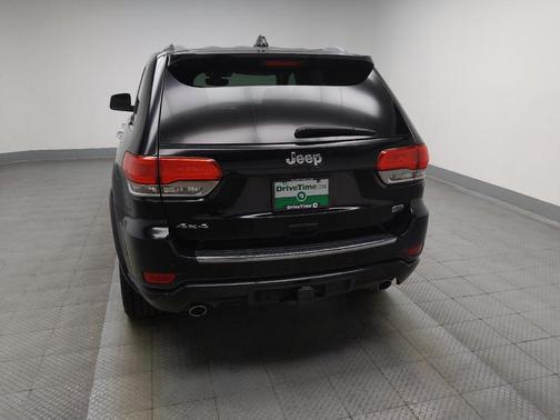 Diamond Black Crystal Pearlcoat 2017 Jeep Grand Cherokee Overland
