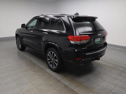 Diamond Black Crystal Pearlcoat 2017 Jeep Grand Cherokee Overland