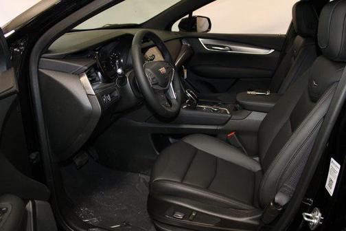 2025 Cadillac XT5 Luxury