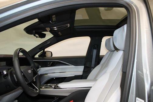 2025 Cadillac LYRIQ Sport