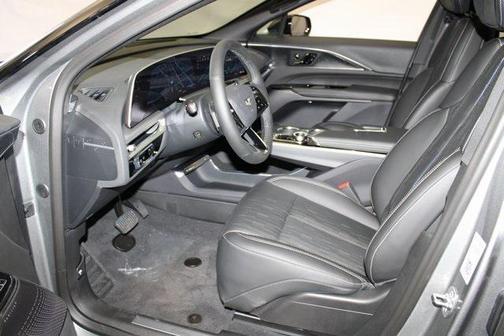 2025 Cadillac LYRIQ Sport