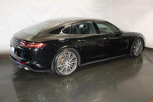 2017 Porsche Panamera 4