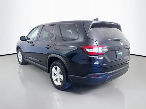 2023 Honda Pilot AWD LX