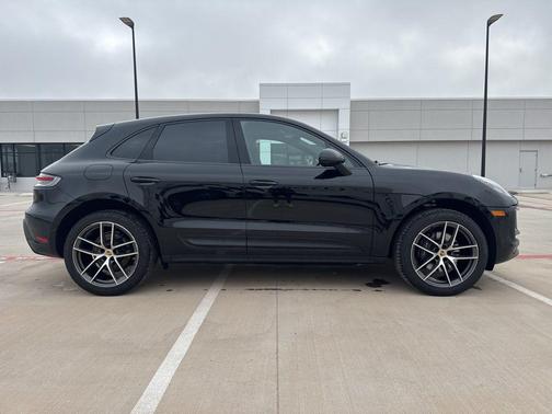 2022 Porsche Macan Base