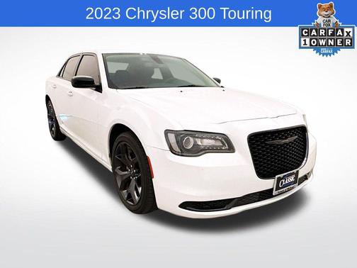 2023 Chrysler 300 Touring