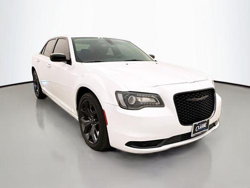 2023 Chrysler 300 Touring
