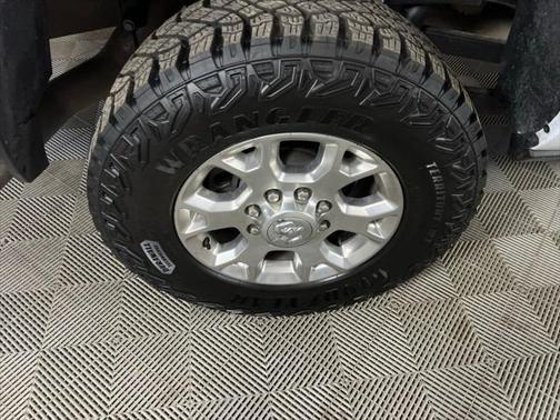 2023 RAM 2500 Laramie Crew Cab 4x4 6'4' Box
