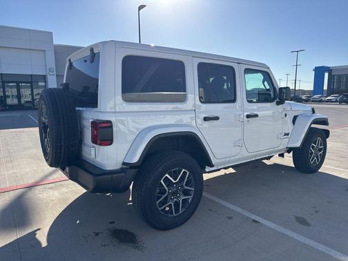 2025 Jeep Wrangler 4-Door Sahara 4x4