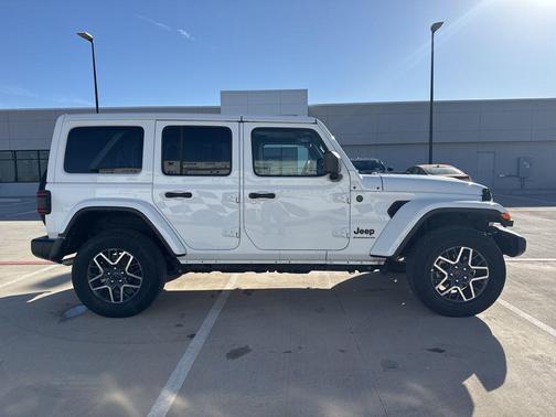 2025 Jeep Wrangler 4-Door Sahara 4x4