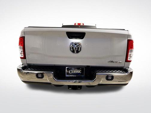 2022 RAM 2500 Tradesman Crew Cab 4x4 6'4' Box