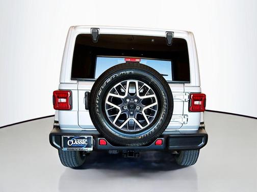 2024 Jeep Wrangler 4-Door Sahara 4x4