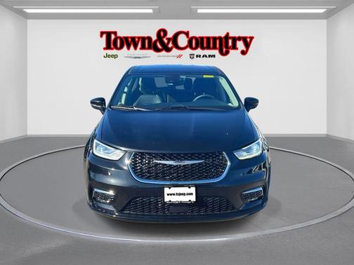 2023 Chrysler Pacifica Touring-L