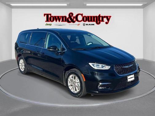 2023 Chrysler Pacifica Touring-L