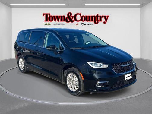 2023 Chrysler Pacifica Touring-L