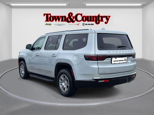 2023 Jeep Wagoneer Base