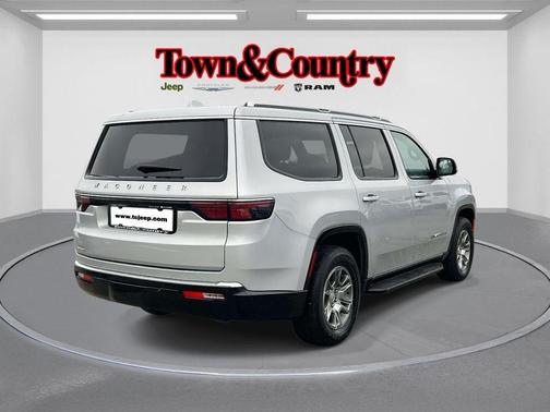 2023 Jeep Wagoneer Base