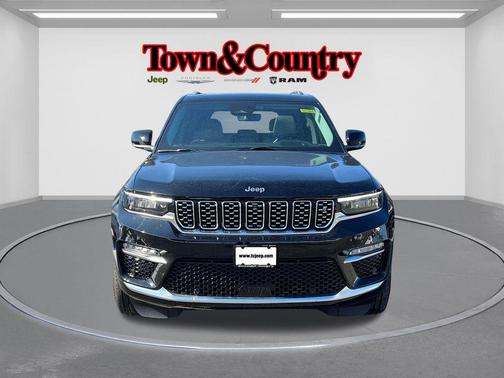 2023 Jeep Grand Cherokee Summit