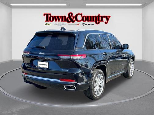 2023 Jeep Grand Cherokee Summit