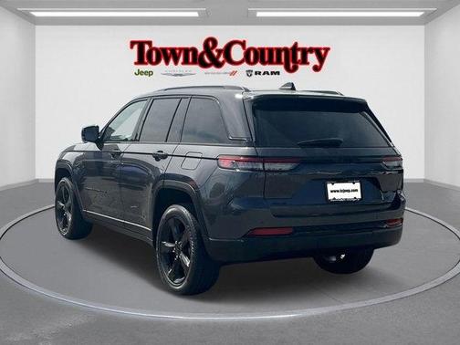 2023 Jeep Grand Cherokee Laredo