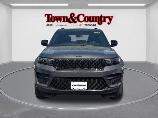 2023 Jeep Grand Cherokee Laredo