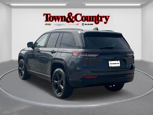 2023 Jeep Grand Cherokee Laredo
