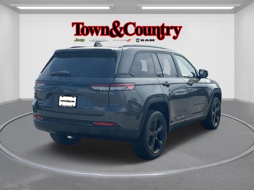 Metallic 2023 Jeep Grand Cherokee Altitude