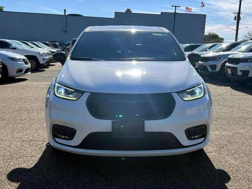 Bright White Clearcoat 2024 Chrysler Pacifica Hybrid Select