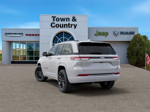 Bright White Clearcoat 2026 Jeep Grand Cherokee Limited