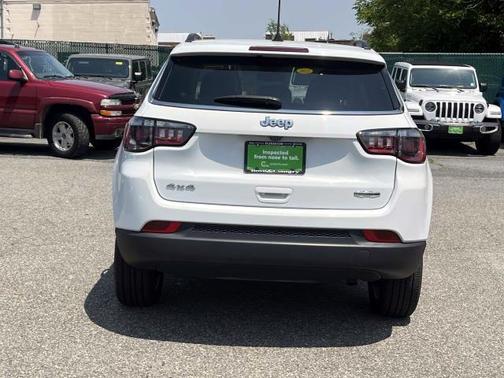 2022 Jeep Compass Latitude Lux