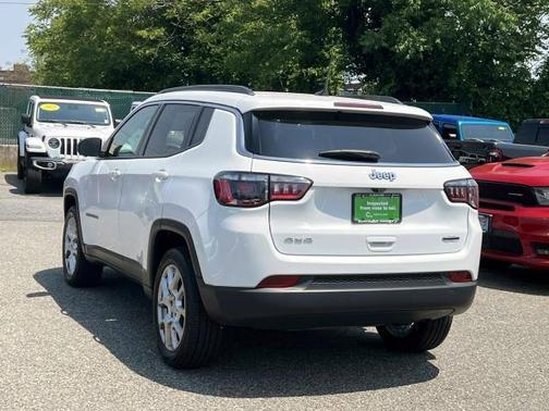 2022 Jeep Compass Latitude Lux