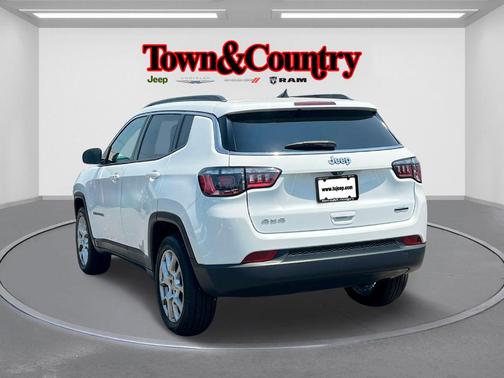 2022 Jeep Compass Latitude Lux