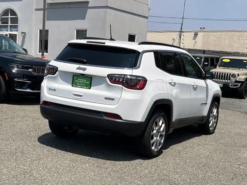 2022 Jeep Compass Latitude Lux