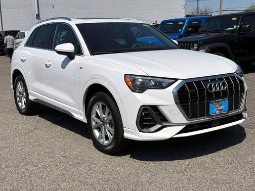Ibis White 2022 Audi Q3 45 S line Premium