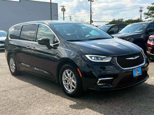 2023 Chrysler Pacifica Touring-L