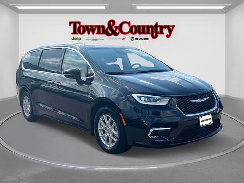 2023 Chrysler Pacifica Touring-L