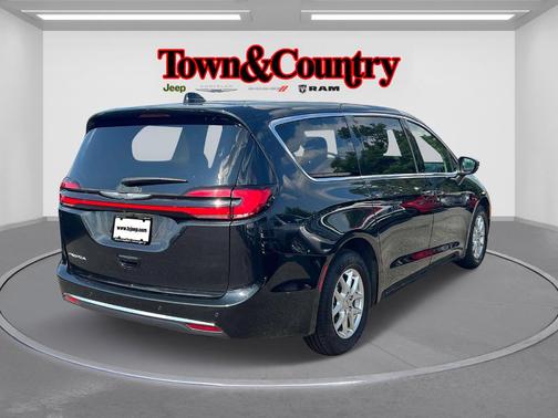 2023 Chrysler Pacifica Touring-L