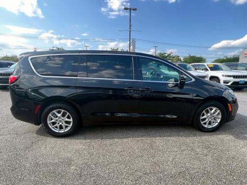 2023 Chrysler Pacifica Touring-L