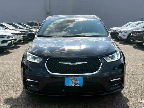 2023 Chrysler Pacifica Touring-L
